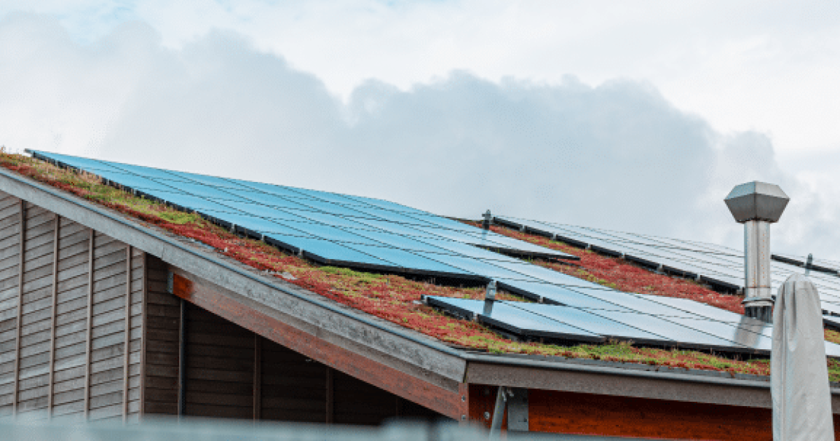 Wat kun je met overtollige zonne-energie bij je sportaccommodatie