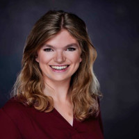 Portretfoto van Monique van Rooijen