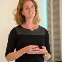 Portretfoto van Angela Hof