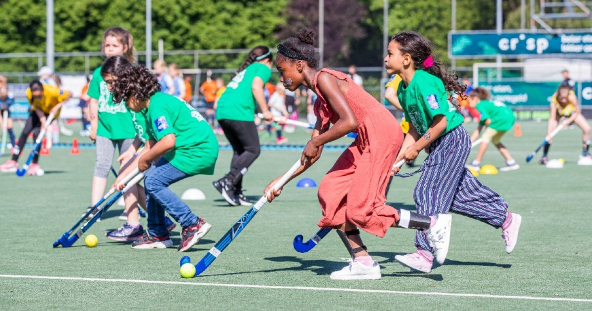 Kliniek duisternis Verblinding Hockey Foundation laat kinderen uit lage inkomensgezinnen meedoen met sport  – Allesoversport.nl
