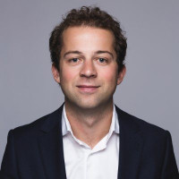 Portretfoto van Radboud Koning