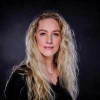 Portretfoto van Rinske Bakker